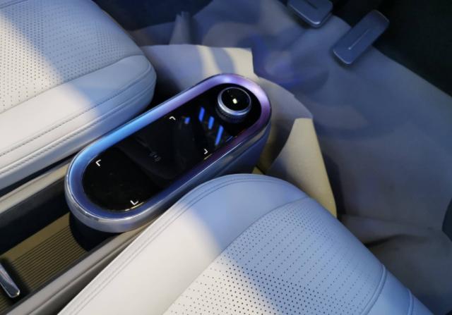 三大国产“稀有物种”亮相：敞篷车、全尺寸皮卡，还有量产超跑！