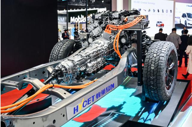 三大国产“稀有物种”亮相：敞篷车、全尺寸皮卡，还有量产超跑！