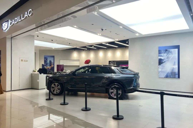 传统车企抢占商圈，开店容易，卖车难？