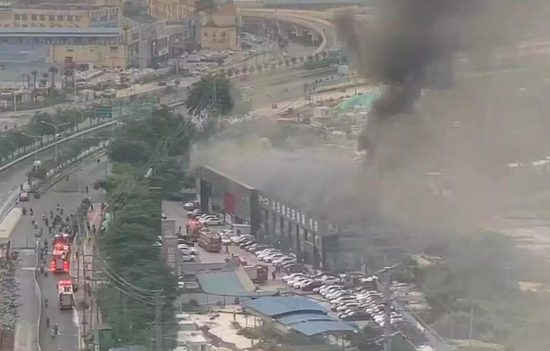 7月9日清晨南宁一4S店起火，比亚迪回应