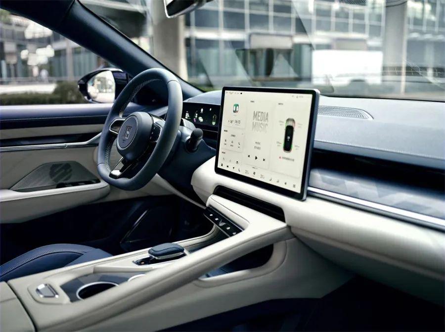 3亿为用户免费升级8155座舱 极氪格局打开但“蔚来的烦恼”不得不防