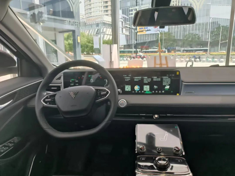 车企卖车，花式炫“技”