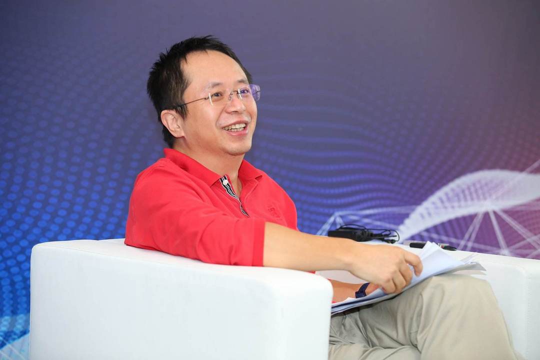 周鸿祎：花花公子才开跑车，自己没有驾照对于后排大空间有需求