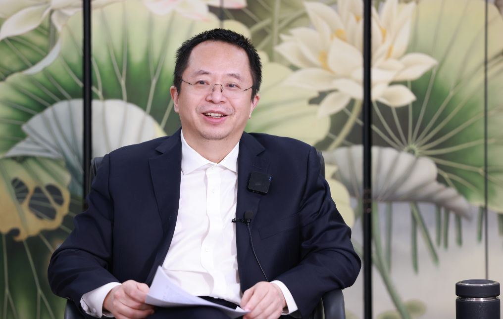 周鸿祎：花花公子才开跑车，自己没有驾照对于后排大空间有需求