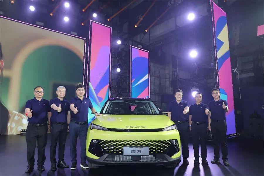 谁说油车没电车丝滑 首搭华为鸿蒙座舱的北汽魔方定义油车智能化