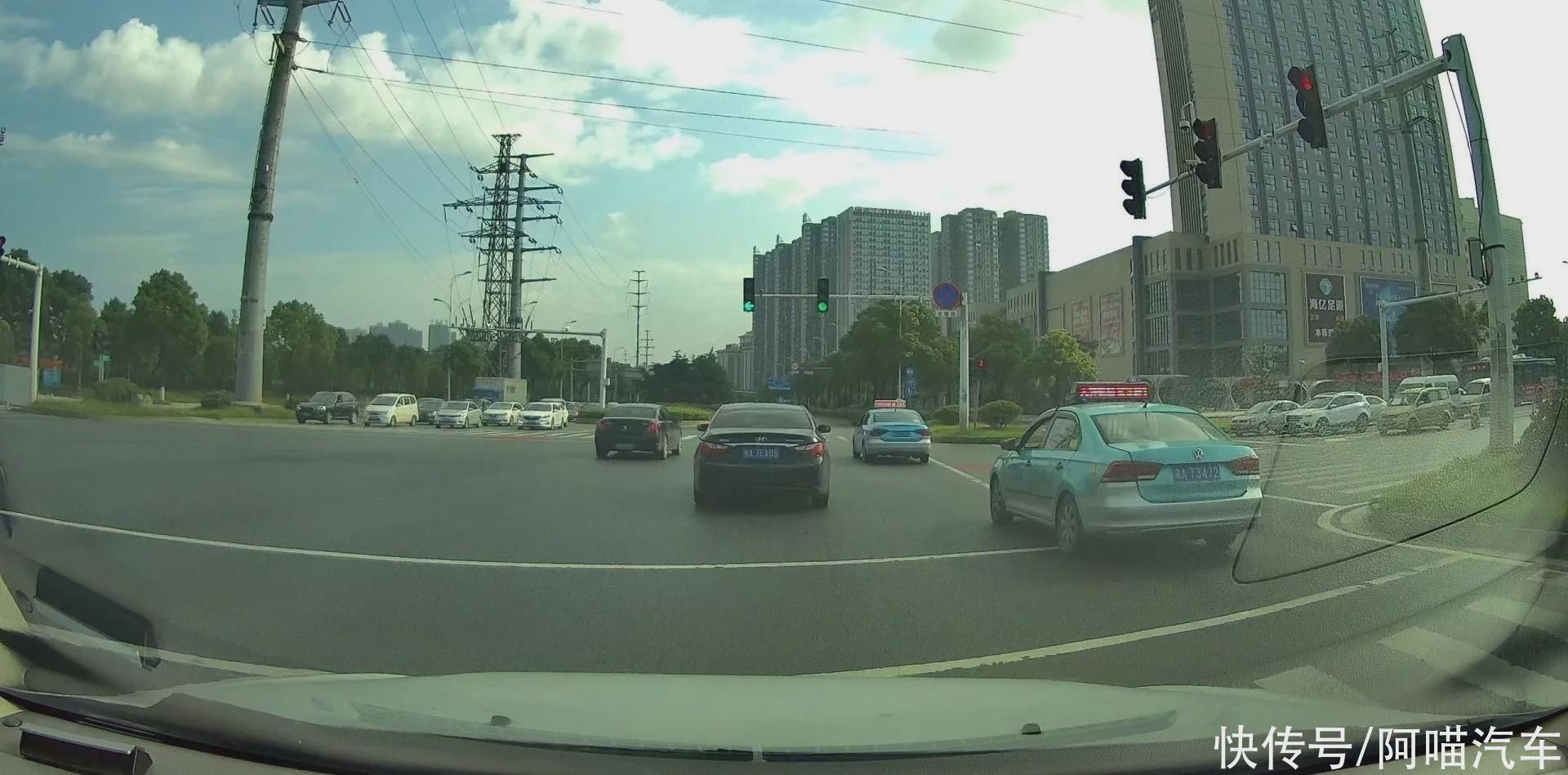 开车遇到黄灯要冲吗？究竟是踩刹车还是踩油门，老司机告诉你答案