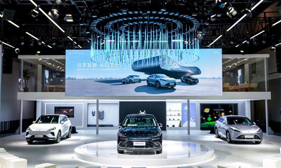 降下高端新能源车门槛，推出差异化产品 极狐汽车三款新车型发布