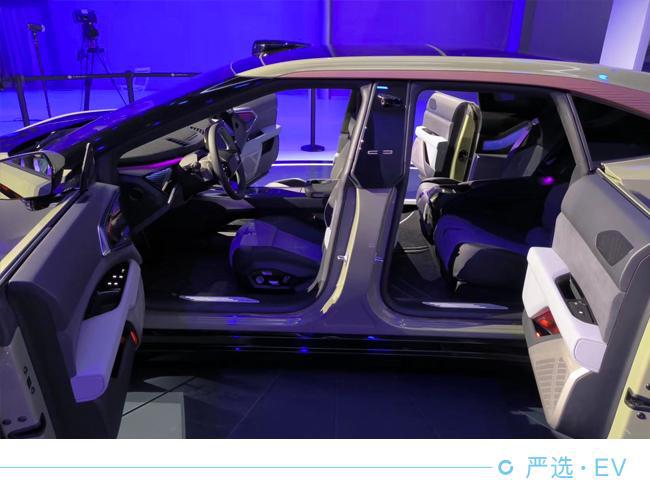 从游戏中走来 HiPhi Z与机甲龙促成机能电跑