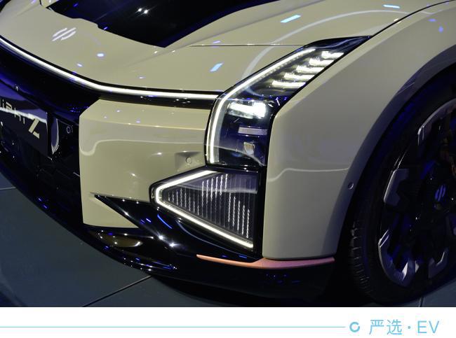 从游戏中走来 HiPhi Z与机甲龙促成机能电跑