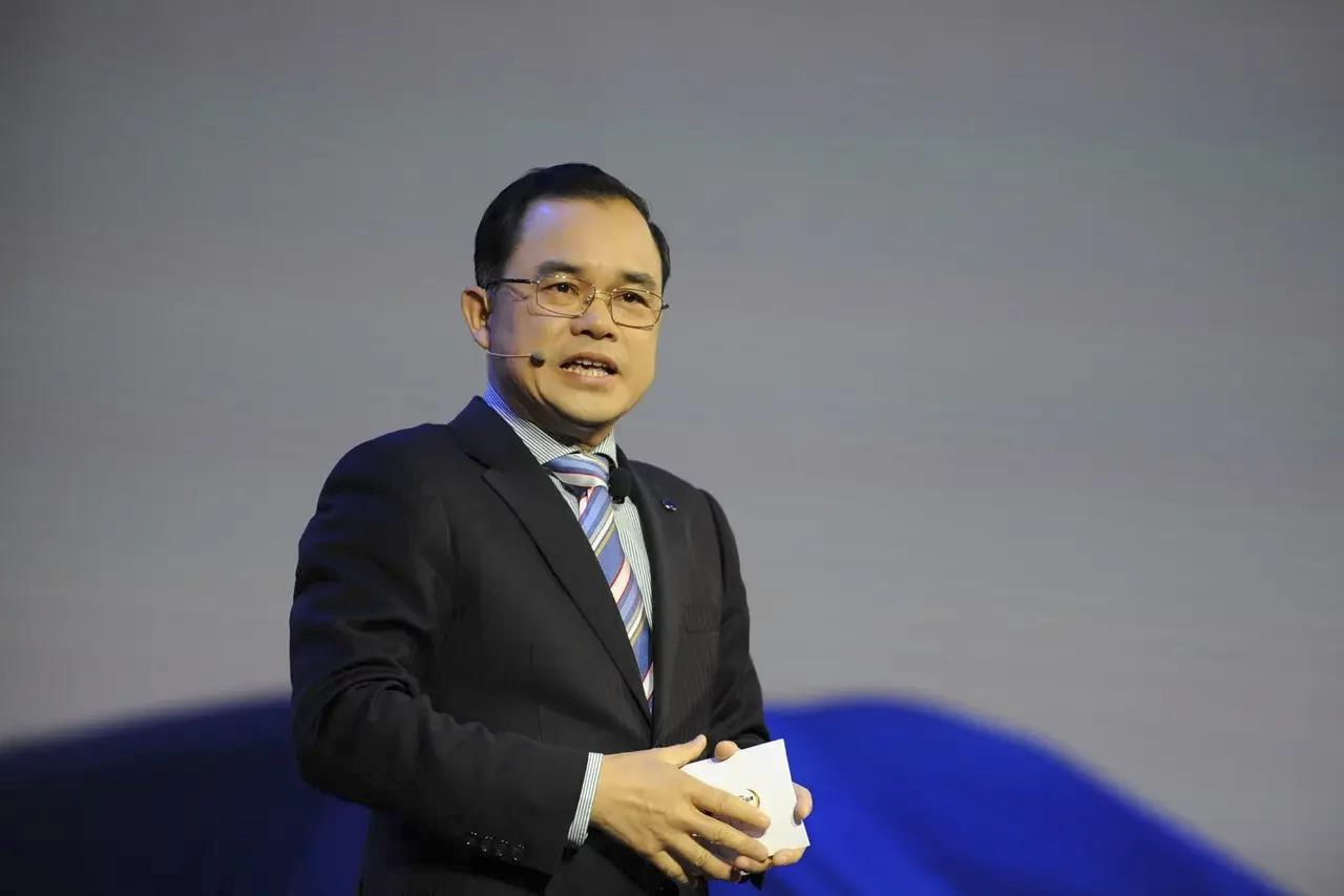 朱华荣：明年一季度新车销量或下滑30%