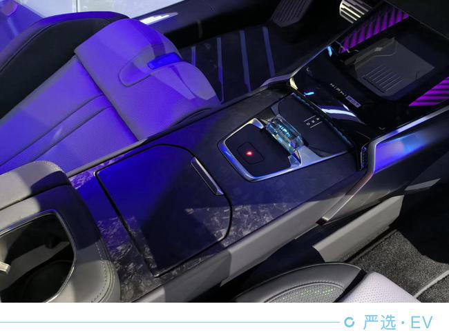 从游戏中走来 HiPhi Z与机甲龙促成机能电跑