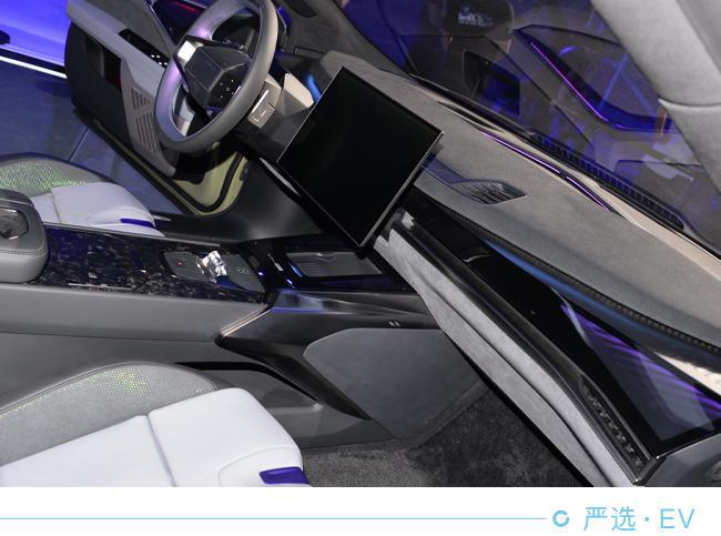 从游戏中走来 HiPhi Z与机甲龙促成机能电跑