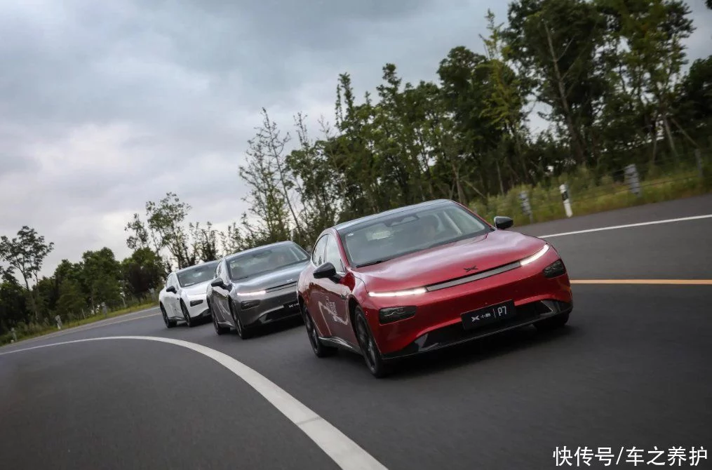 两年就顶不住了？小鹏P7漏水又黑屏，品控真那么糟糕？