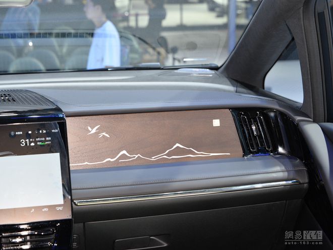 市场逐年缩减 为什么40万的高端MPV还层出不穷