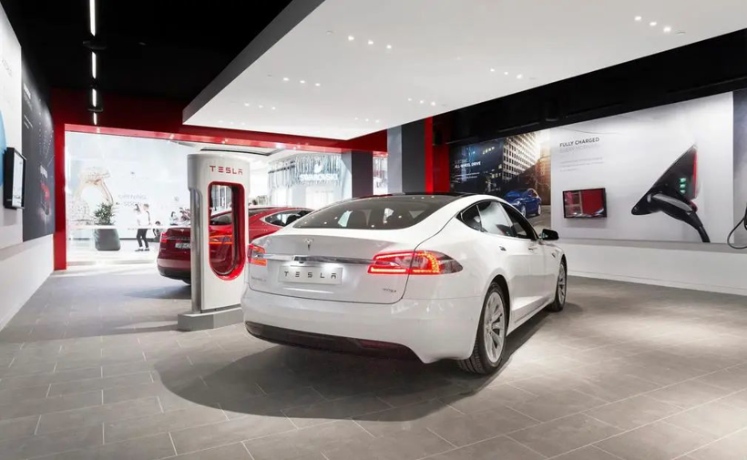 卖不动“装潢”，4S店“大逃亡”