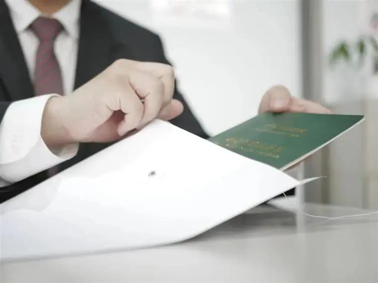 人去楼空、卷款跑路？曾风光无限的4S店为何被时代抛弃