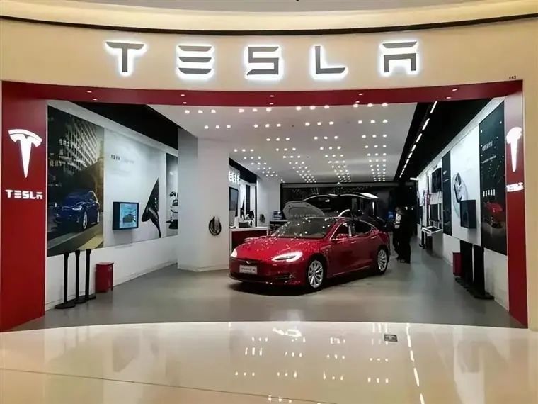 人去楼空、卷款跑路？曾风光无限的4S店为何被时代抛弃