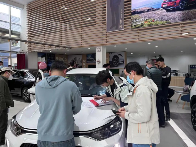 销售忙签单，4S店卖断货，湖北真卖