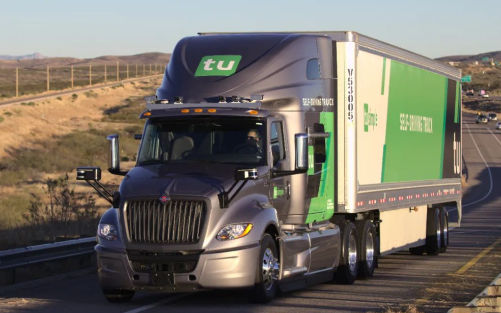 自动驾驶卡车专用域控制器来了，年底正式量产