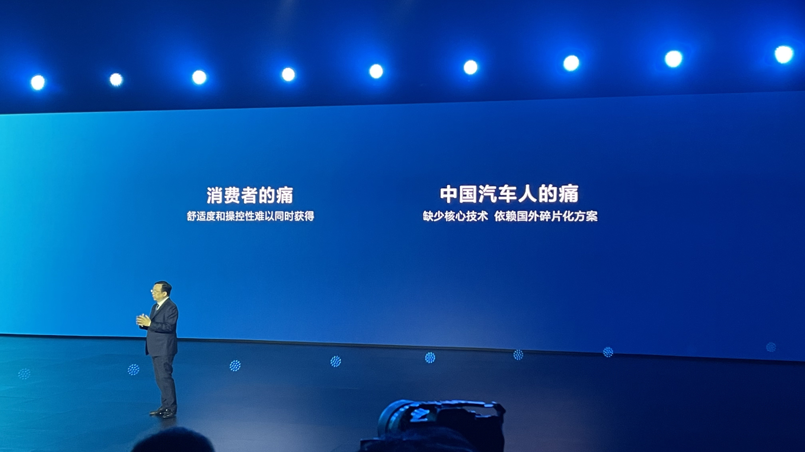 谁能拒绝一台会跳舞、原地起跳的比亚迪？