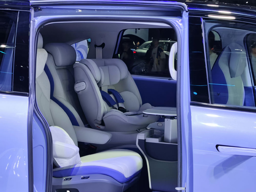 好孩子“搭车”极狐汽车考拉，卷向新赛道