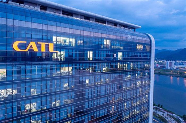 宁德时代“卷”上天，牵手商飞成立航空公司