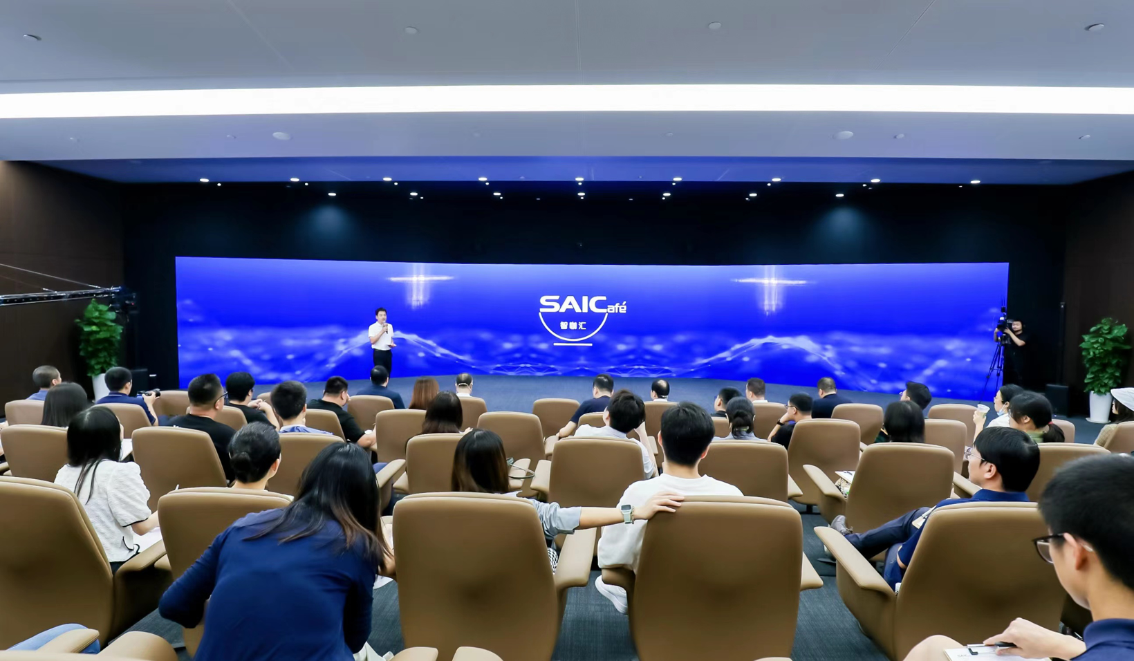 大谈技术底座、开发范式、整零关系，上汽这次“摊牌”了！