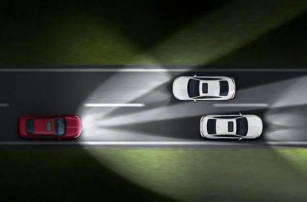 智能车灯升级，电容器成关键——永铭固液混合&液态贴片电容器助力解决痛点！