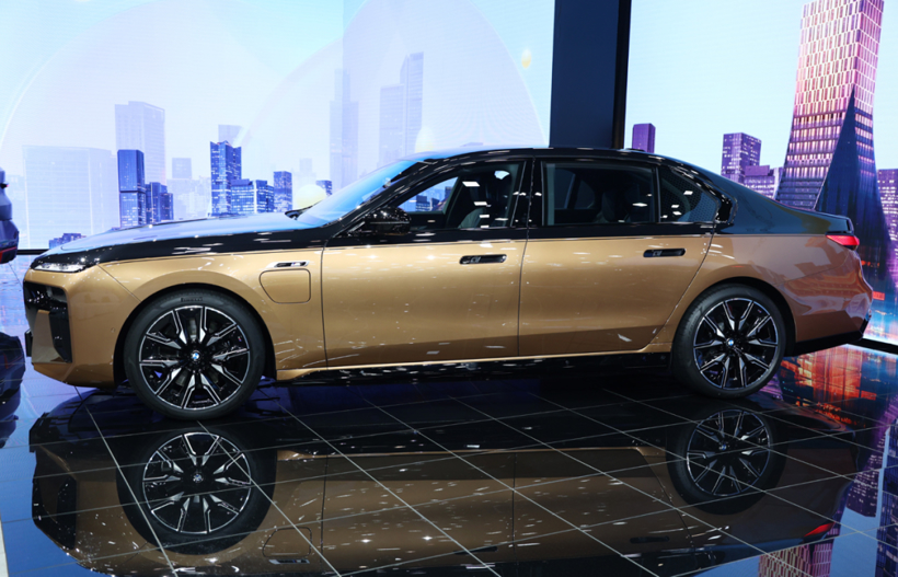 都能一键躺平，十万级到百万级车型的零重力座椅有何不同