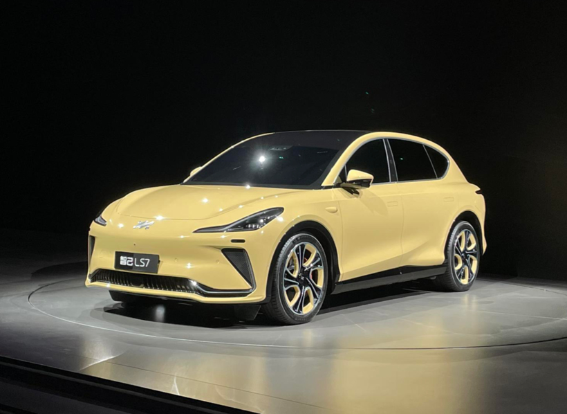 都能一键躺平，十万级到百万级车型的零重力座椅有何不同