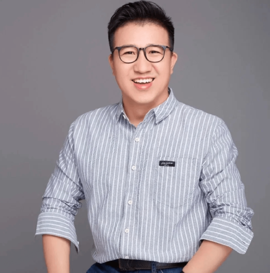 数码圈高管跨界跳槽，车企抢人大战来到下半场