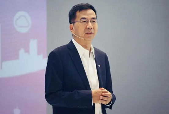数码圈高管跨界跳槽，车企抢人大战来到下半场