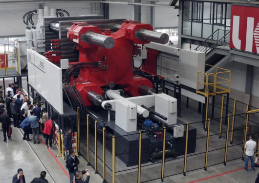 傍上华为赛力斯巨亏？真相是……