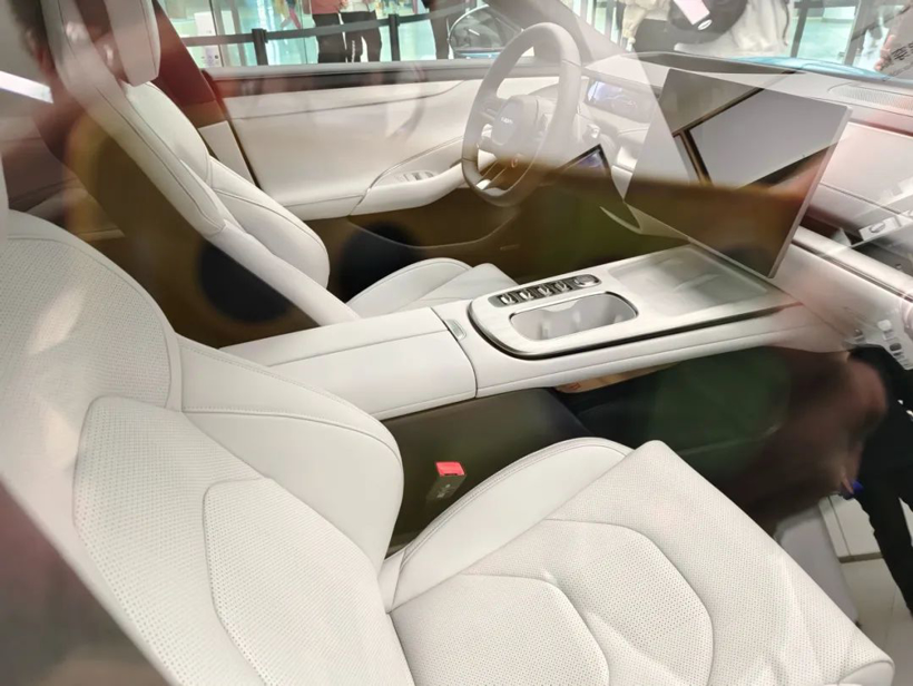 实探小米汽车门店：试驾等两周，看车的都是问界潜在客户？