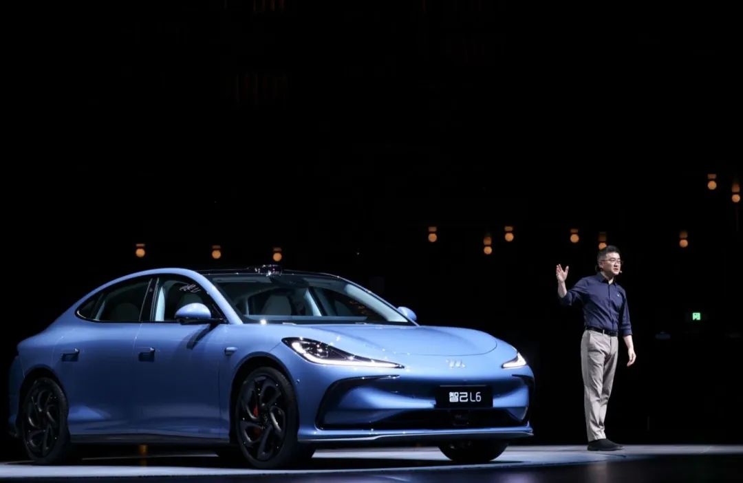 被口水淹没的中国车市 | 苦战182天